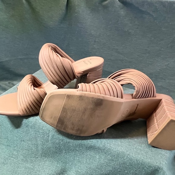 A New Day high heeled sandal, size 8 - Picture 3 of 6